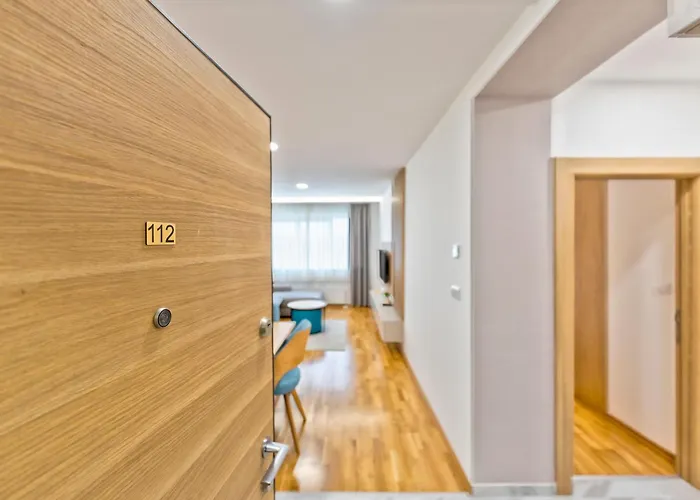 Appartement Vip Ema 112 *